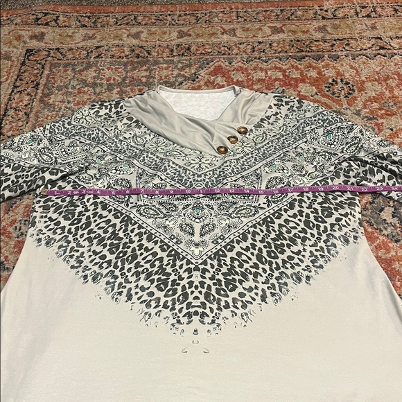 mixed pattern blouse - Picture 2 of 4